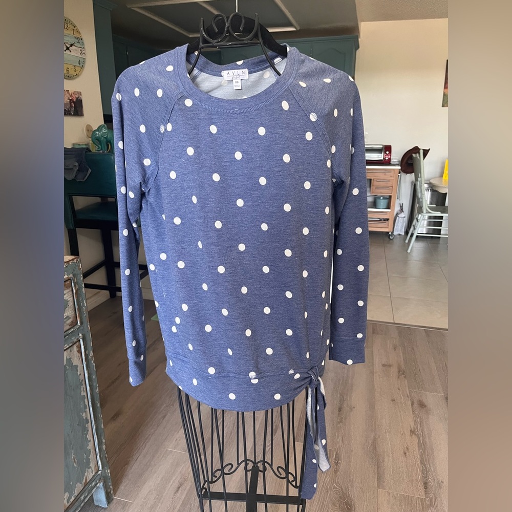 AVLN Studio polka dot top